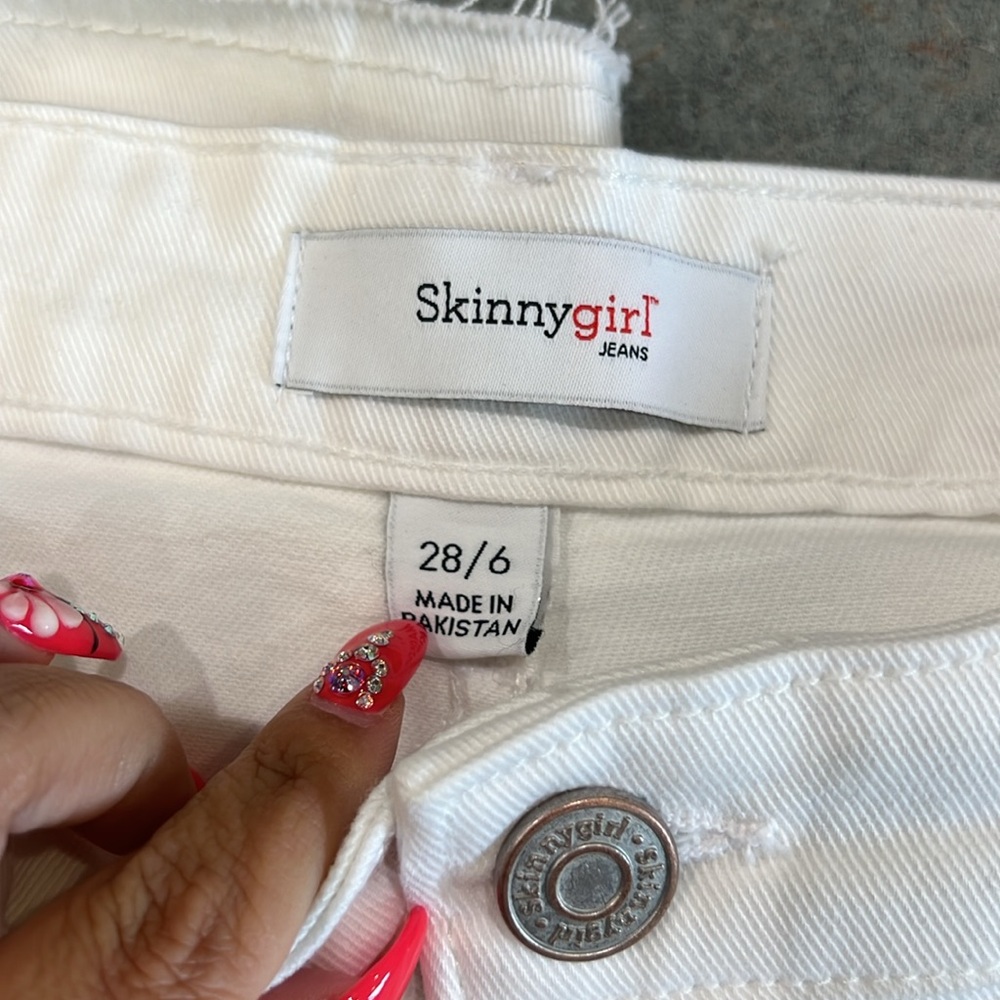 Shorts - Picture 3 of 5